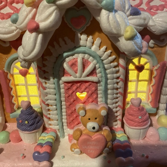 Viral 2025 pink pastels gingerbread house light up decor piece - Picture 10 of 12